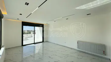 شقة في  قرب جامعة البتراء- طريق المطار (طريق&nbsp;الخدمات) - 120,000 دأ - صورة NaN